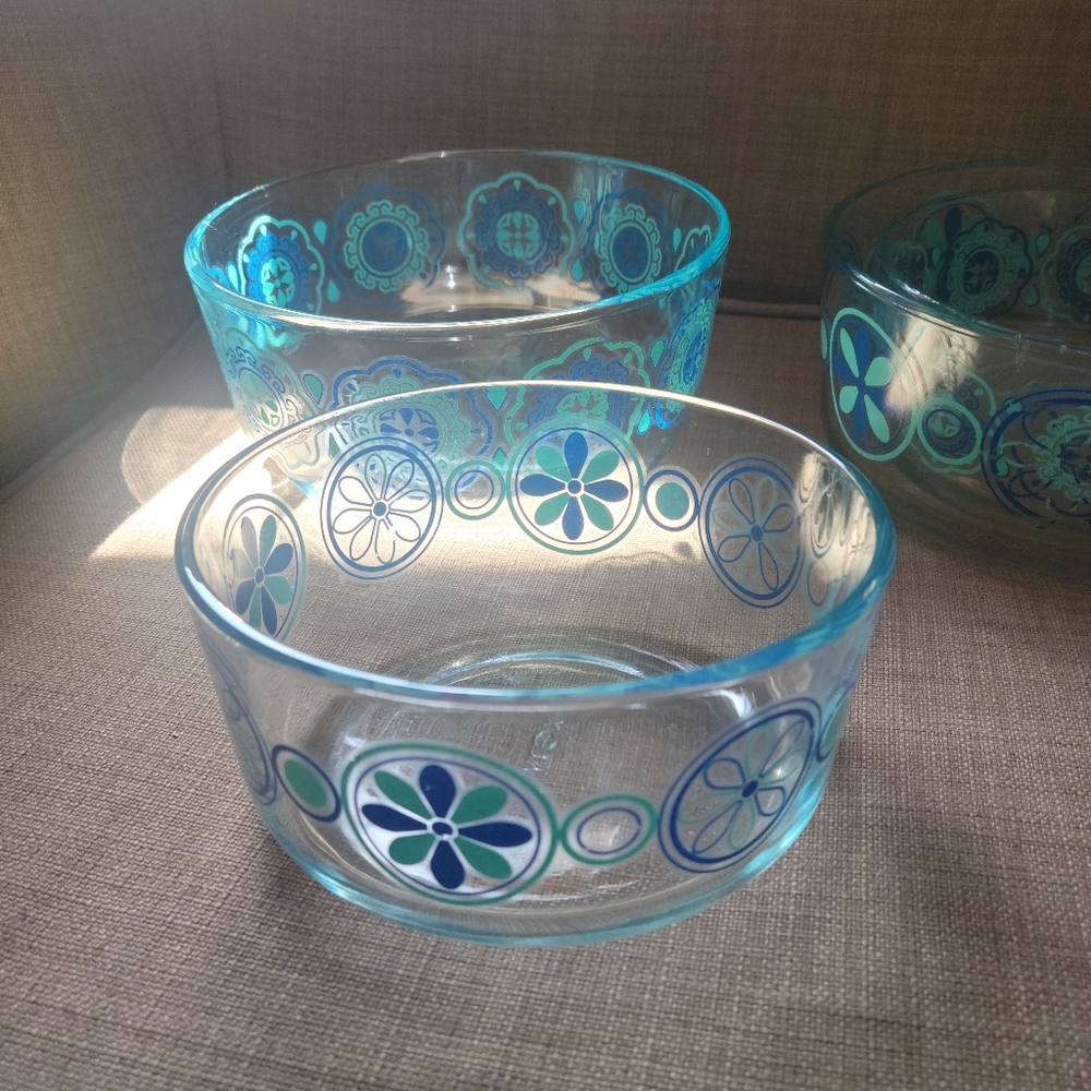 2 Pyrex glass bowls aqua blue No Bundles